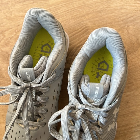 Under Armour Cleats - Gray and White - Little Boy size 13 - Picture 4 of 6